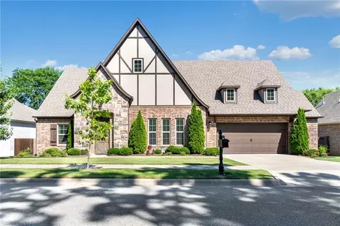 355 N Ainsley Loop, Fayetteville, AR 72704