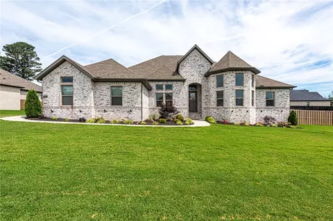 604 Oriole Dr, Springdale, AR 72762