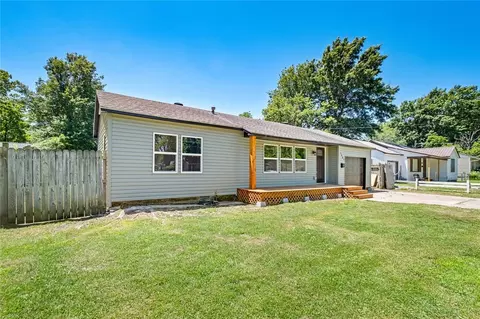 1607 Horseshoe Dr, Springdale, AR 72762