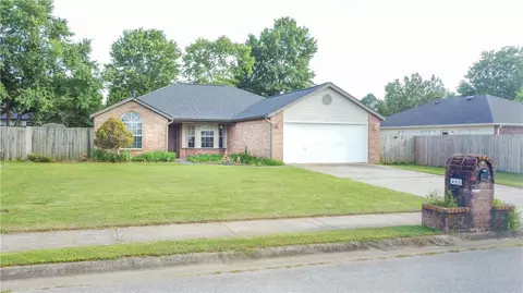 405 Robin Hood Ct, Springdale, AR 72764