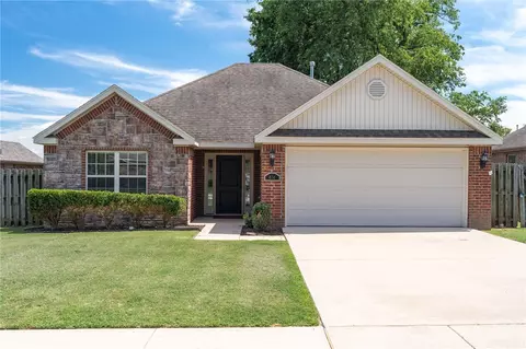 404 W Worchester, Siloam Springs, AR 72761