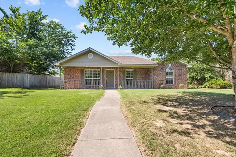5716 Chattel St, Fayetteville, AR 72704