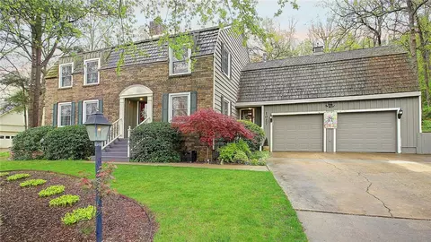 1027 E Oaks Manor Dr, Fayetteville, AR 72703