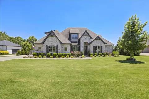 2357 Riverwater Ln, Fayetteville, AR 72703