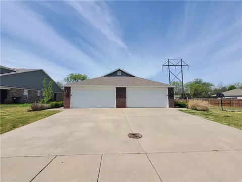 243 N 245 N Broadway Dr, Farmington, AR 72730
