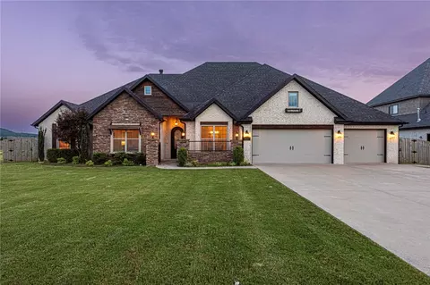 4695 W Persimmon St, Fayetteville, AR 72704
