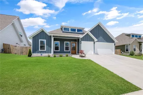 2806 S 20th St, Rogers, AR 72758