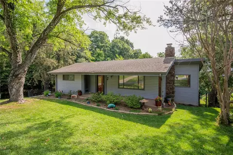 8056 Elm Ln, Rogers, AR 72756