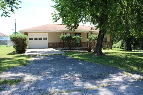 537 Cora Dr, Gassville, AR 72635