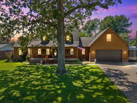 251 Eastern Ave, Gentry, AR 72734