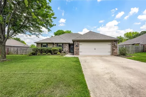 1590 N Corsica Dr, Fayetteville, AR 72704