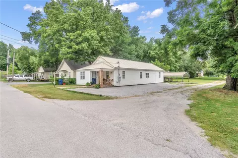 614 E University St, Siloam Springs, AR 72761