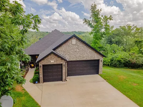 8 Tilbury Ln, Bella Vista, AR 72715