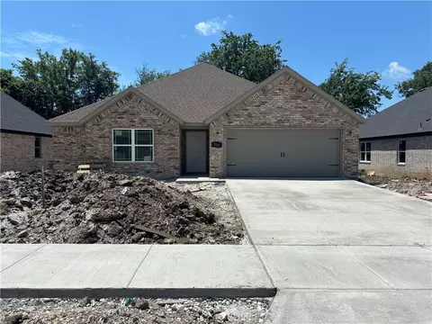 706 W Taylor St, Siloam Springs, AR 72761