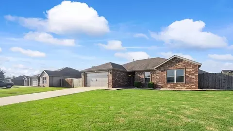 1230 Cottonwood Rd, Centerton, AR 72719
