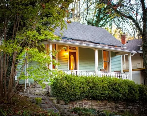 25 Pine St, Eureka Springs, AR 72632