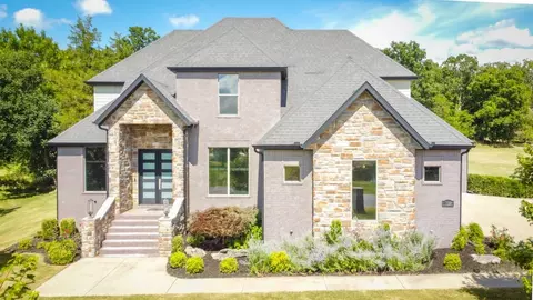 718 Winding Spring Dr, Fayetteville, AR 72703