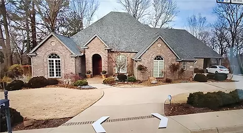 310 E Fairway Ln, Fayetteville, AR 72701