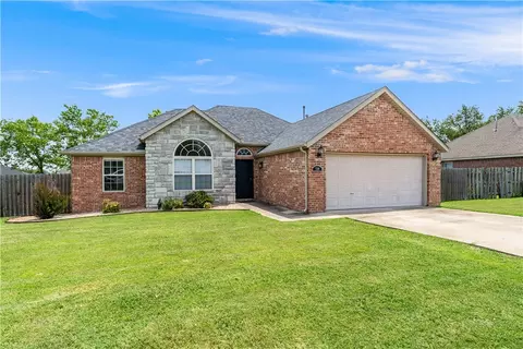 720 Reisling St, Centerton, AR 72719