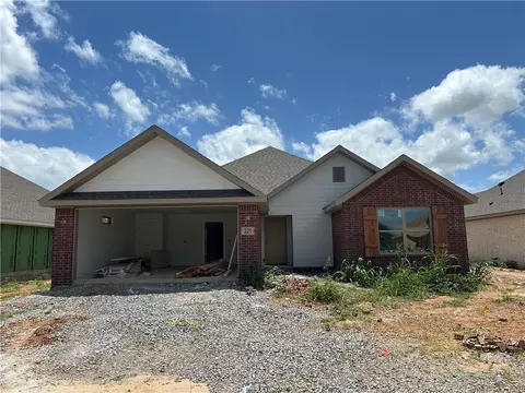221 Palm St, Centerton, AR 72719