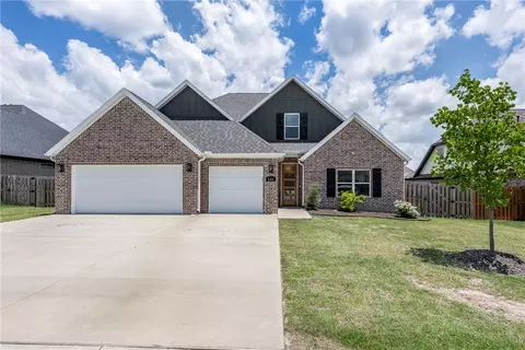 686 W Soldera Rd, Springdale, AR 72762