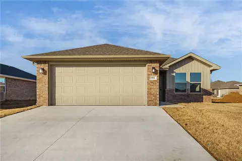 904 S Green Heron Ln, Siloam Springs, AR 72761