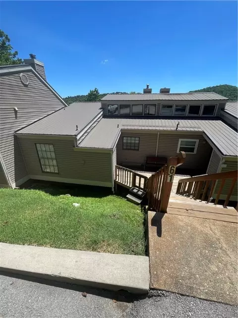 61 Oak Point Dr, Holiday Island, AR 72631