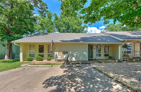 8 Mellor Ln, Bella Vista, AR 72715