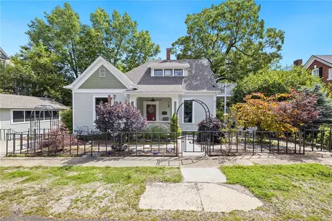 29 Ridgeway Ave, Eureka Springs, AR 72632