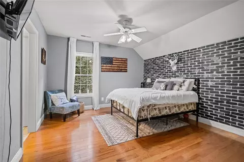 Bedroom - 18743 E Pinebrooke Dr, Garfield, AR 72732 photo 5 of 6