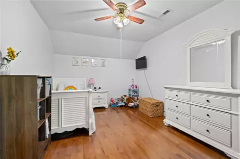 Bedroom - 18743 E Pinebrooke Dr, Garfield, AR 72732 photo 4 of 6