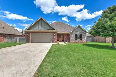 1914 Florence Ave, Lowell, AR 72745
