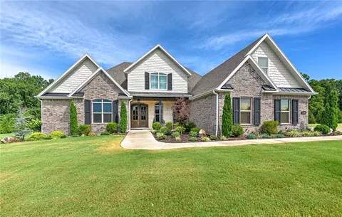 1096 River Hollow Rd, Fayetteville, AR 72703