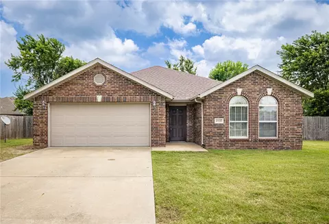 2718 Whistle Post Dr, Fayetteville, AR 72704