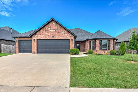 661 Bob Glen Cir, Centerton, AR 72719