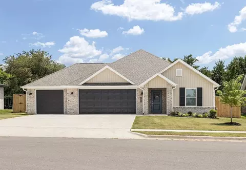 209 Pennington Ave, Prairie Grove, AR 72753