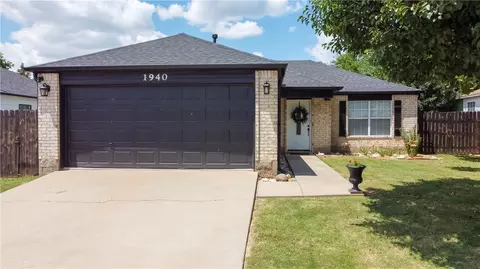 1940 Collins Ave, Springdale, AR 72764