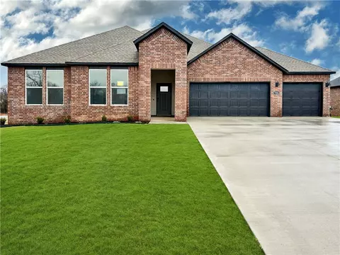 7006 E Sugarloaf St, Siloam Springs, AR 72761