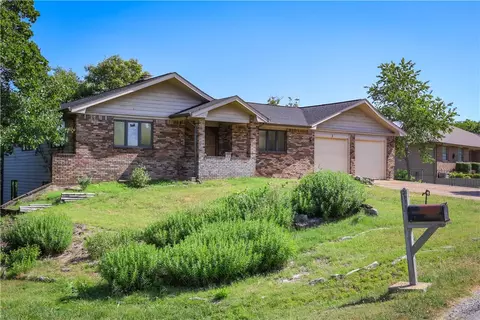 3 Country Club Dr, Holiday Island, AR 72631