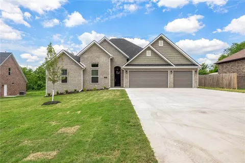 711 Oakley St, Pea Ridge, AR 72751
