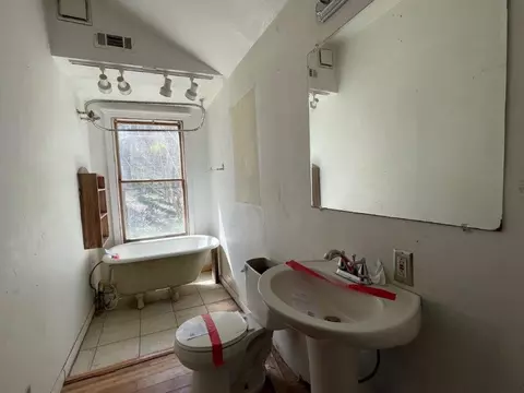 Bath - 15077 Woolsey Rd, West Fork, AR 72774 photo 3 of 3