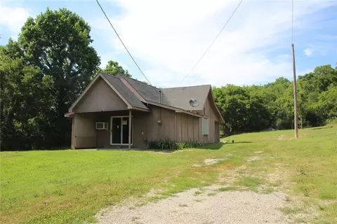 212 W 8th St, Yellville, AR 72687