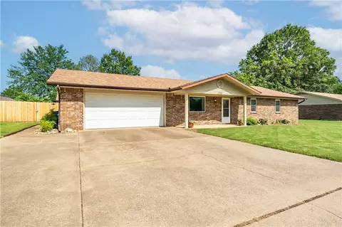 1703 SE Sunrise St, Bentonville, AR 72712