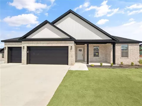 4881 Cowboy St, Springdale, AR 72762
