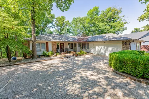 36 Kensington Dr, Bella Vista, AR 72715