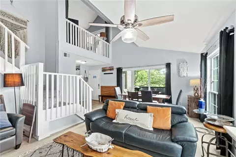27 Oak Point Dr, Holiday Island, AR 72631