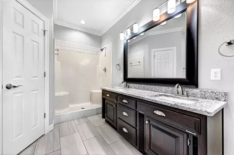 Bath - 2047 Cobblestone St, Springdale, AR 72762 photo 1 of 3