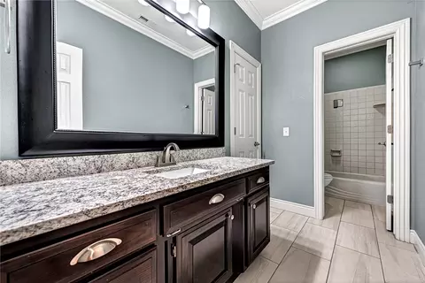 Bath - 2047 Cobblestone St, Springdale, AR 72762 photo 3 of 3
