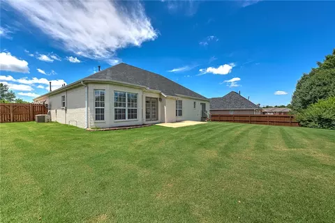 Exterior - 2047 Cobblestone St, Springdale, AR 72762 photo 3 of 8