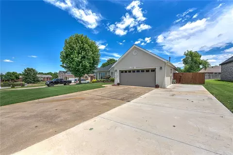Exterior - 2047 Cobblestone St, Springdale, AR 72762 photo 2 of 8